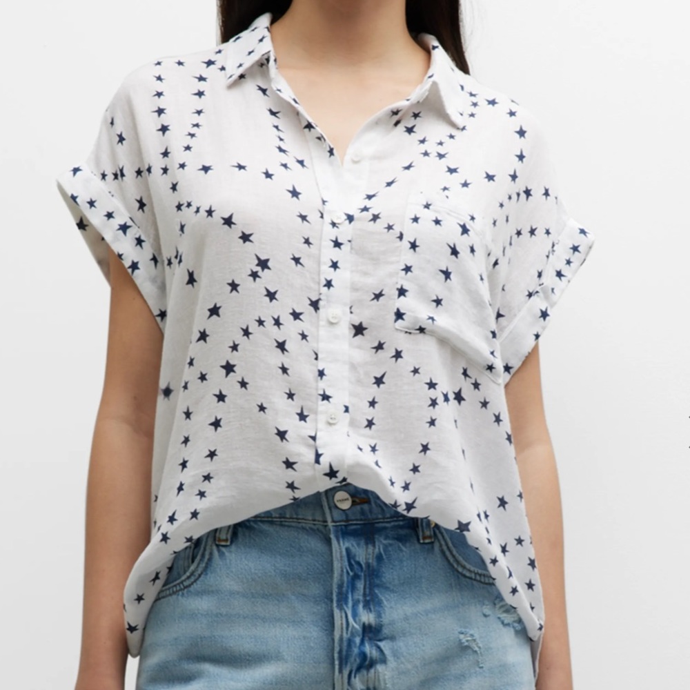 Like new! Excellent condition. Rails White and Blue Star Print Top